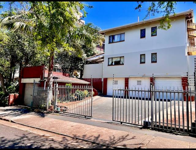 3 BEDROOM DUPLEX FOR SALE IN ESSENWOOD